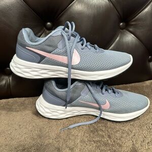 Nike Women's Gray and Pink Sneakers